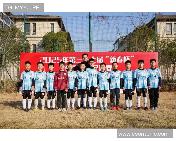 足球明星与粉丝亲密互动活动盛大举行共同分享足球梦想与激情