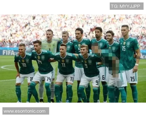 德国足球明星携手品牌打造精彩广告展现运动魅力与时尚风潮